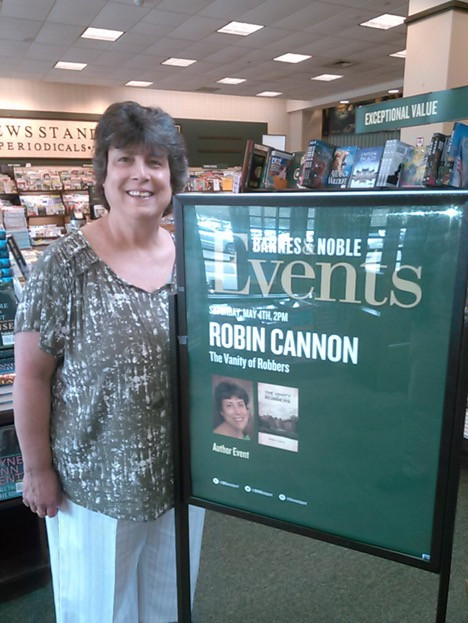 Successful Book Signing Event of Robin Cannon’s the Vanity of Robbers at Barnes & Noble